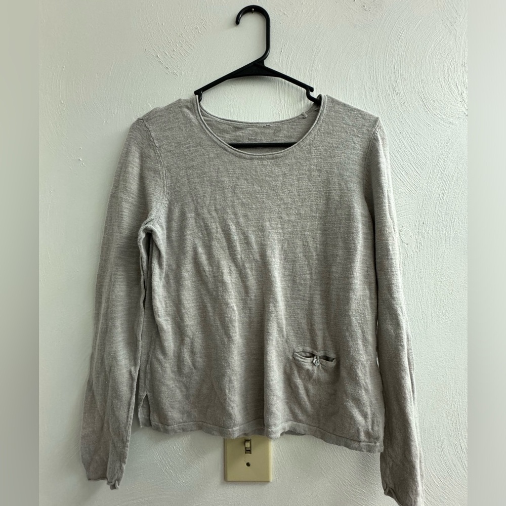Gray women’s top